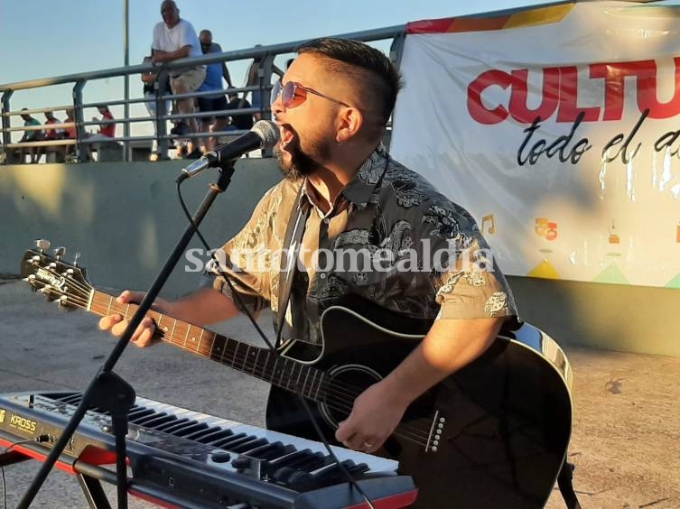 Domingo a pura música, con artistas locales, en el anfiteatro de la costanera