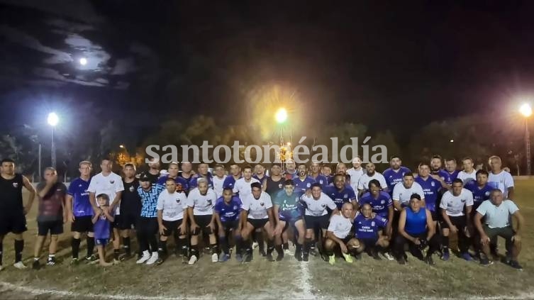 La Asociación de Veteranos inauguró la iluminación de su cancha principal