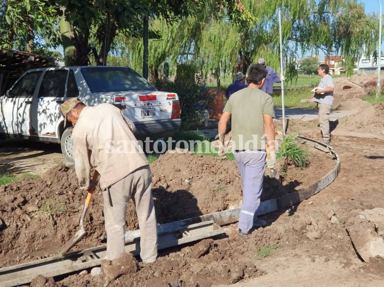 La Municipalidad avanza con la obra de cordón cuneta en barrio Luz y Fuerza