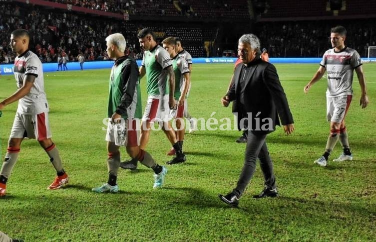 Colón dejó pasar otra oportunidad y sigue sin ganar