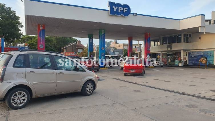 YPF también aumentó  las naftas un 12,5% y hay demoras en el abastecimiento