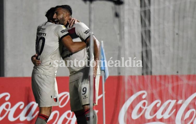 Colón le ganó con claridad a Colegiales y avanzó en la Copa Argentina