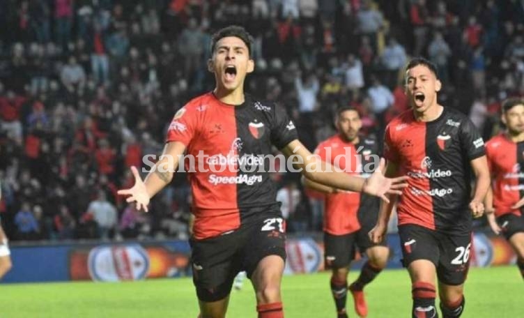 Colón le ganó a Banfield y alcanzó los 17 puntos