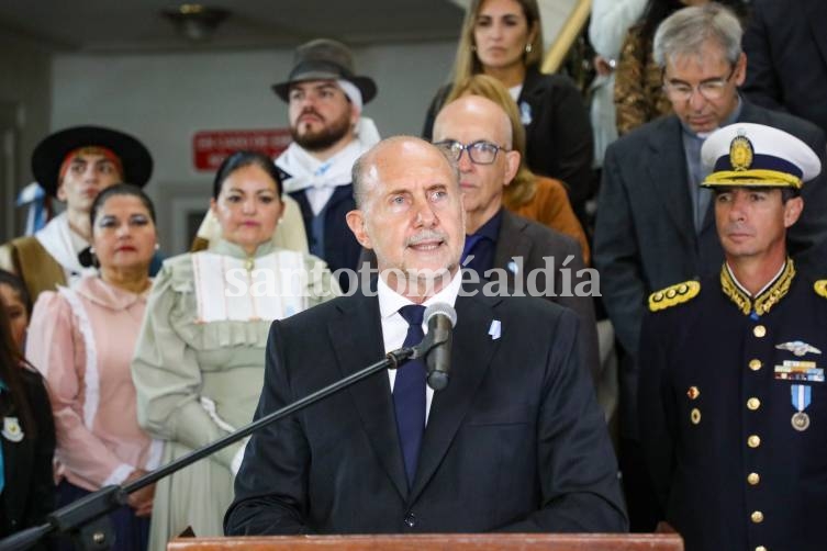 Perotti conmemoró el 213 aniversario de la Revolución de Mayo