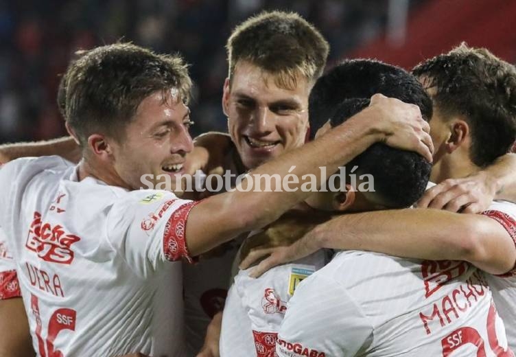 Unión derrotó a Huracán y salió del último puesto de la tabla