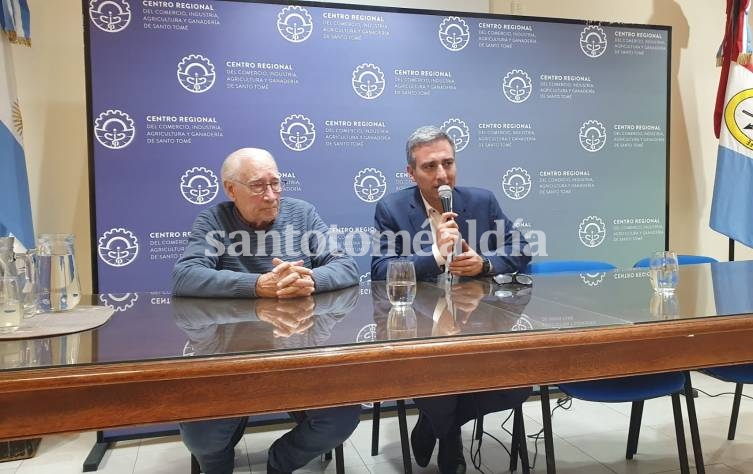 Cachi Martínez presentó en Santo Tomé su propuesta para establecer por Ley el programa Billetera Santa Fe