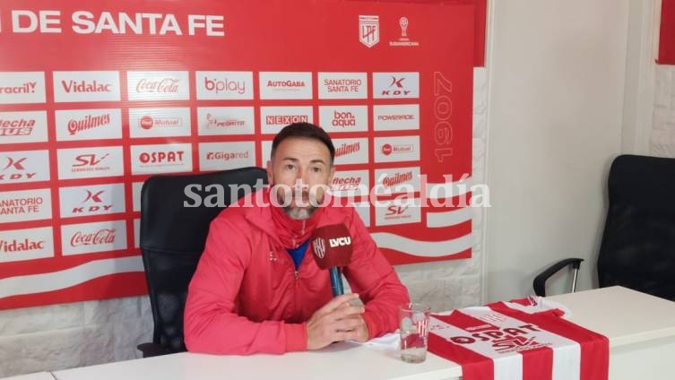 Kily González fue presentado oficialmente como DT de Unión