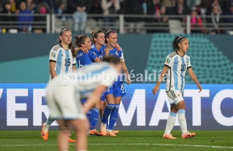 Mundial femenino: la Selección argentina no pudo con Italia y perdió 1 a 0 en el debut