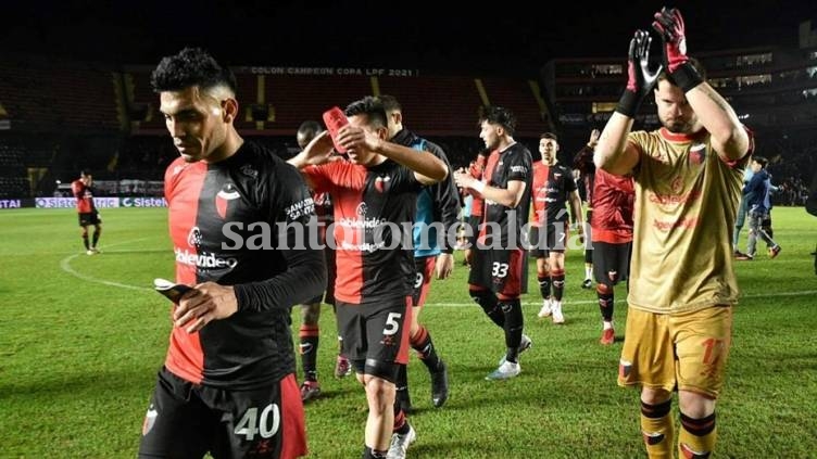 Colón, ante Arsenal, termina un pobre torneo con la urgencia de despegarse del fondo