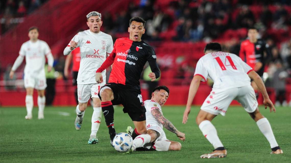 Colón cometió graves errores y se vuelve con una derrota en su visita a Huracán