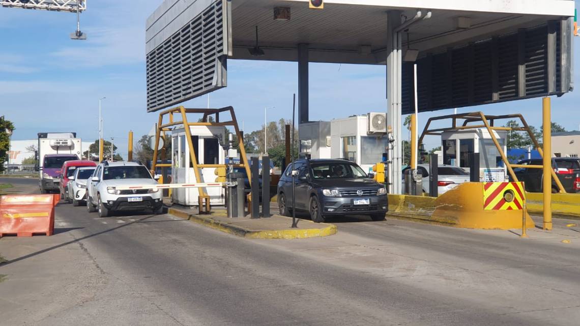 Suspenden el cobro del peaje en el acceso a la autopista hasta que el Acceso Norte esté en condiciones