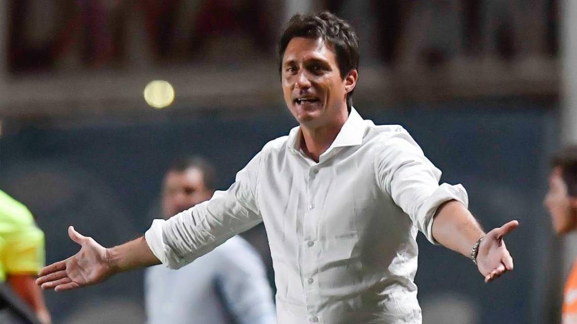 Guillermo Barros Schelotto fue despedido como DT de Paraguay