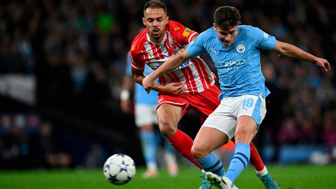 Julián Alvarez anotó dos goles en el City que goleó al Estrella Roja