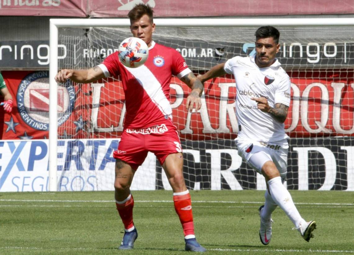 Colón recibe a Argentinos obligado a ganar para salir del descenso