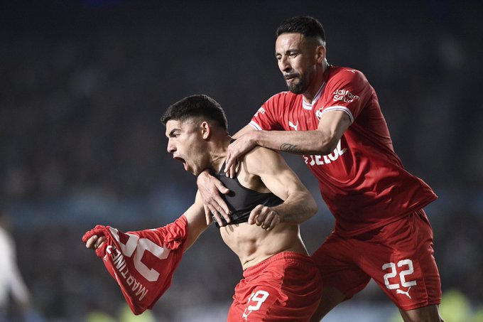 Independiente golpeó a Racing al principio y en el final, y se quedó con el clásico de Avellaneda