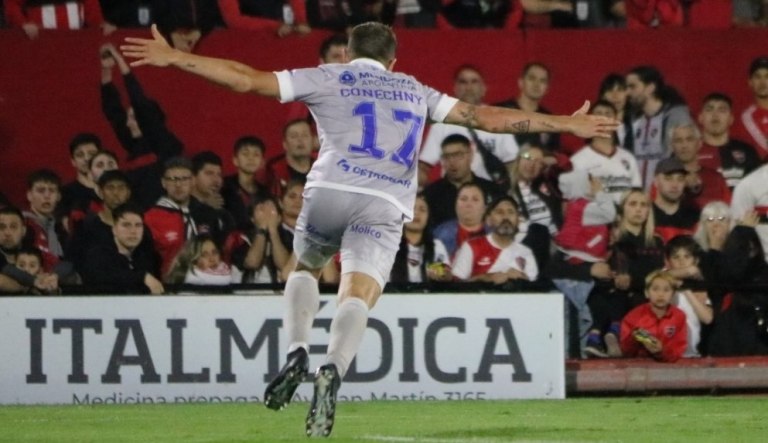 Godoy Cruz derrotó a Newell's en Rosario y es líder de su zona