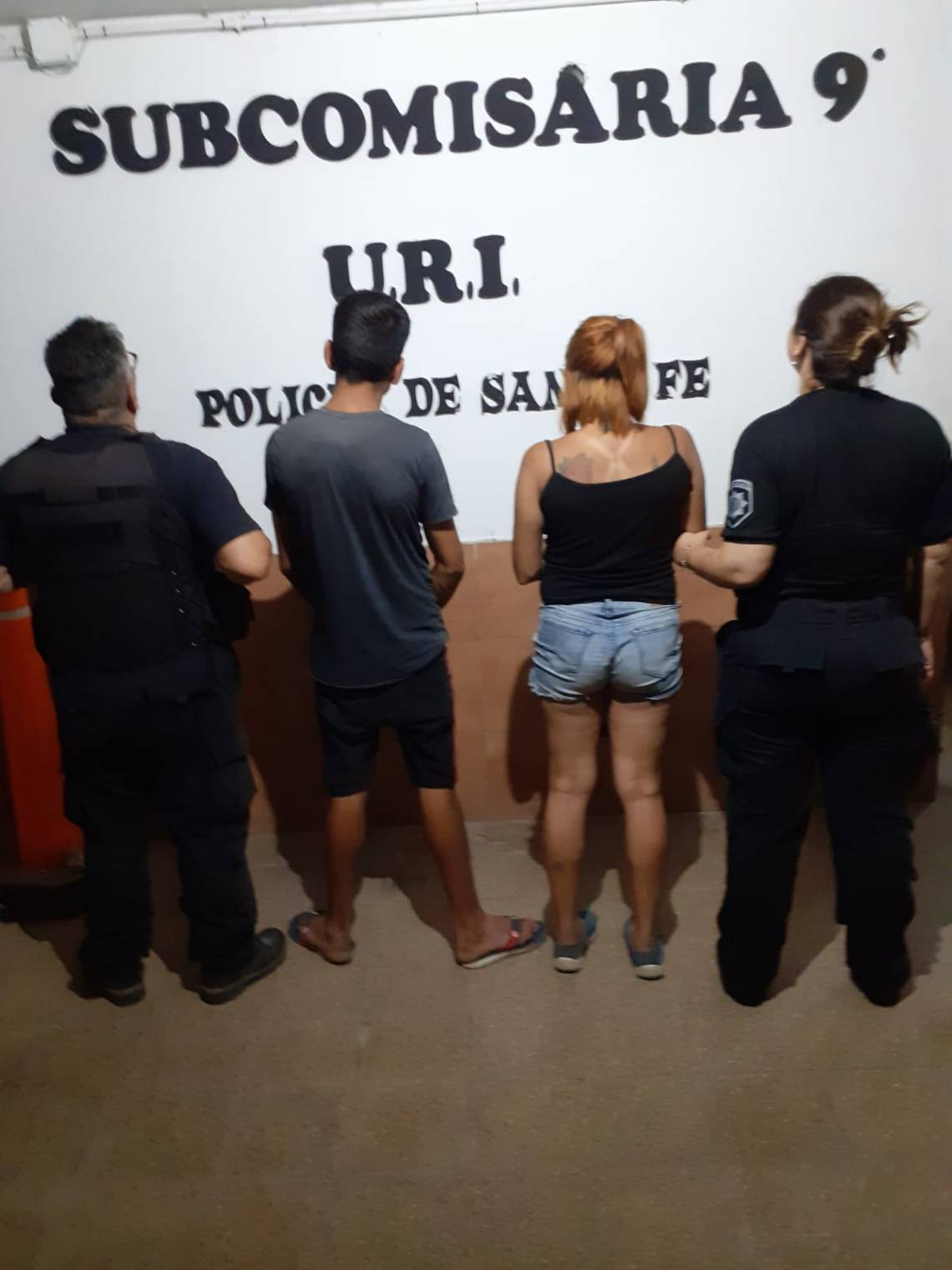 Los efectivos trasladaron a la mujer de 32 años y al hombre de 29 a la Subcomisaría 9na. 