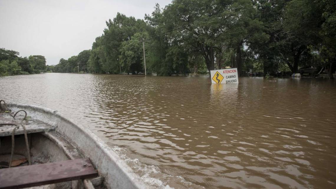 La crecida del río Paraná derrumbó dos puentes en el norte provincial