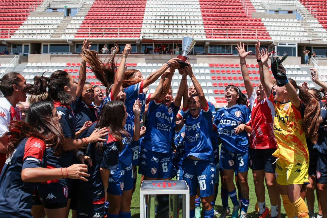 El Femenino de Unión ascendió a la Primera B: le ganó 3 a 0 a Aldosivi en el 15 de Abril