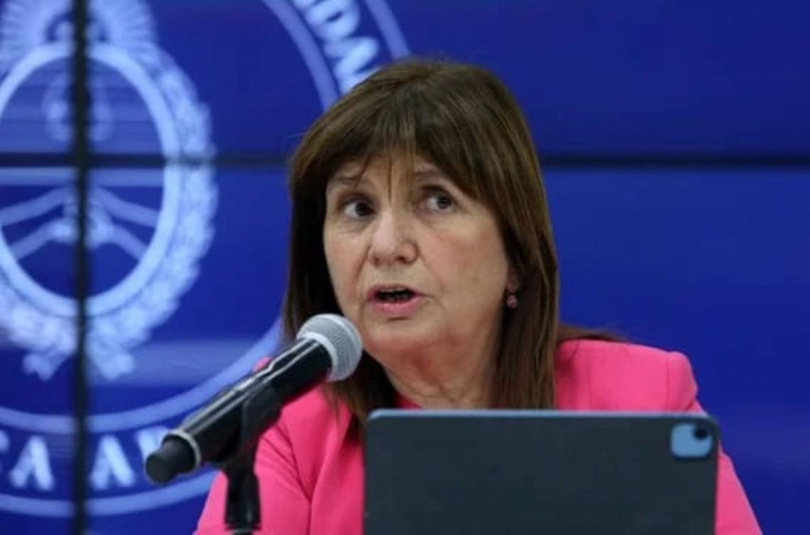 El nuevo protocolo de seguridad de Bullrich permite a la Policía disparar sin identificarse