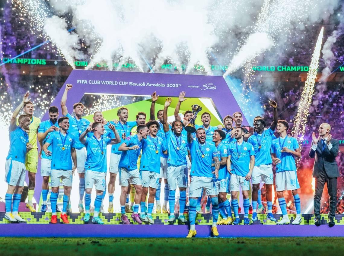 Con un doblete histórico de Julián Álvarez, Manchester City es campeón