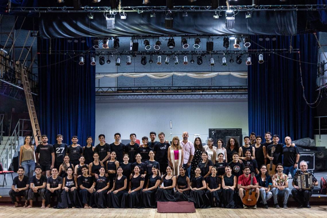 Presentaron a la delegación que llevará la bandera santafesina al Festival de Cosquín