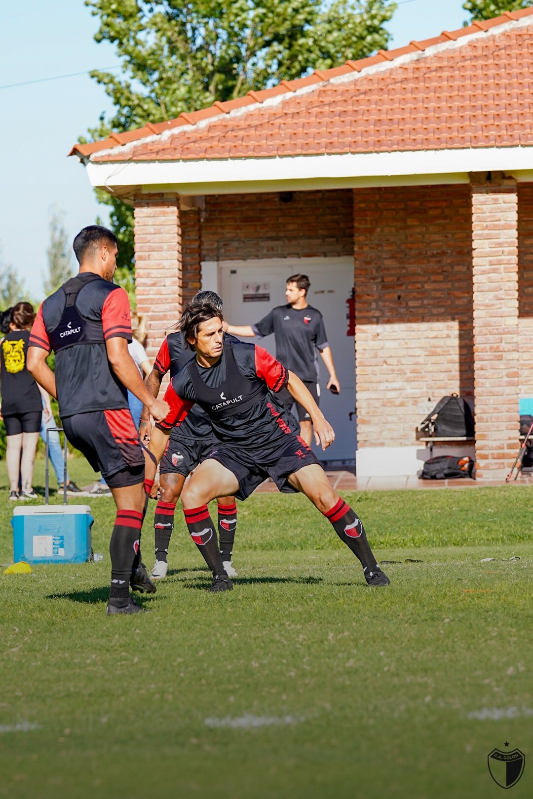 Colón cerró 14 refuerzos para disputar la Primera Nacional