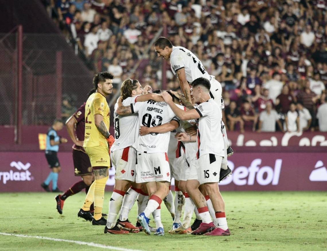 Newell's pisó fuerte en el sur ante Lanús y se subió a la punta de su zona