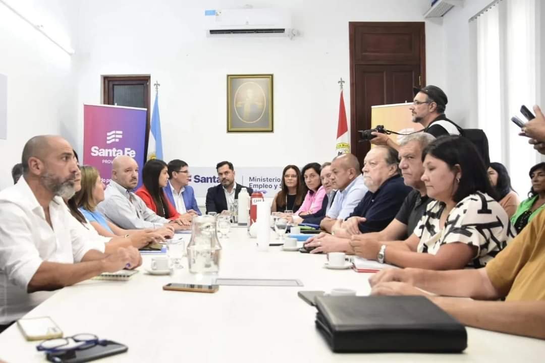 Paritarias 2024: el gobierno provincial convocó a los gremios docentes