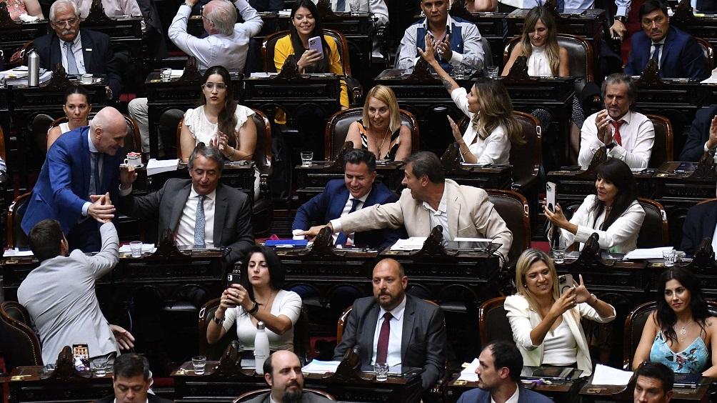 Diputados aprobó en general el proyecto de Ley Ómnibus por 144 votos a 109