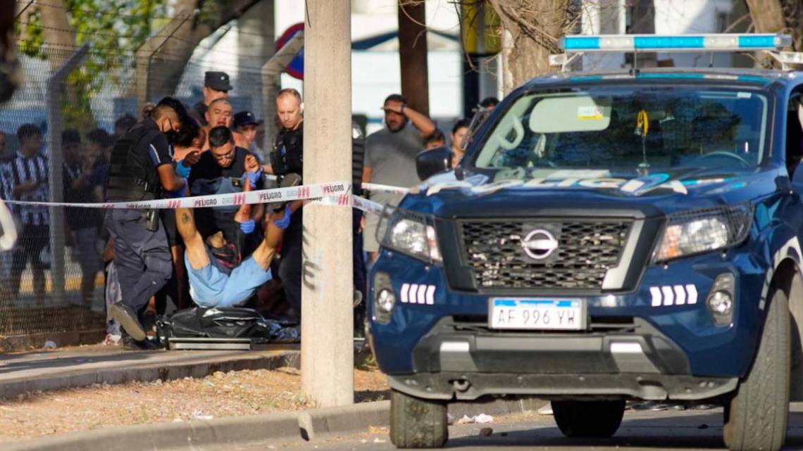 Enfrentamiento entre barras de Gimnasia de Mendoza terminó con un muerto y un herido grave