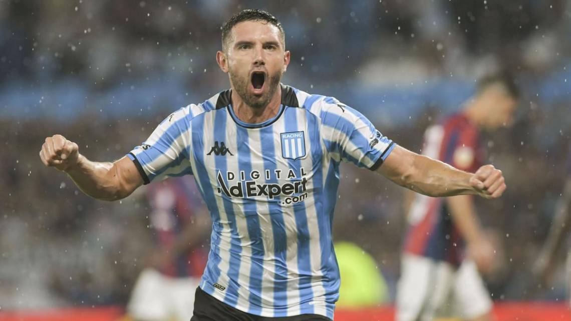 Racing, con triplete de Martínez, goleó en el clásico a San Lorenzo que no levanta cabeza