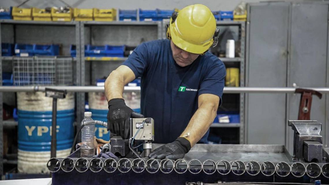 La industria pyme registró un retroceso de 9,9% en febrero, en su tercer mes consecutivo de caída