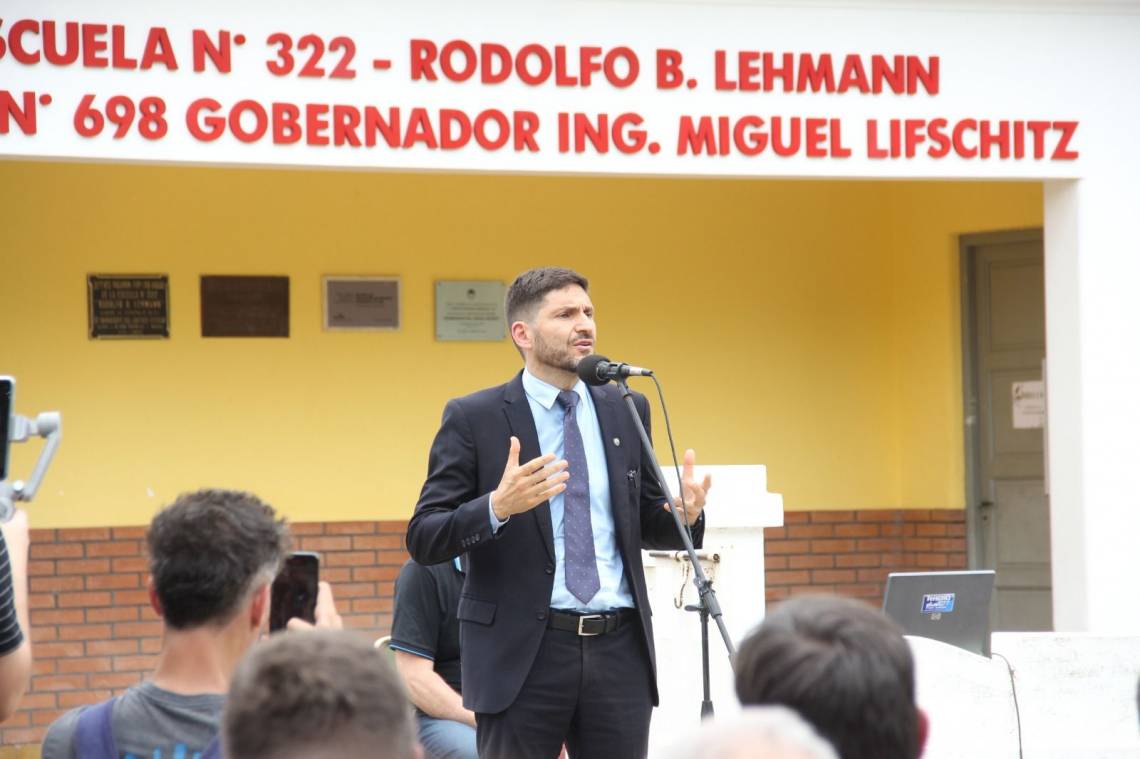 En el inicio de clases, el gobernador anunció la construcción de 1000 aulas en toda la provincia