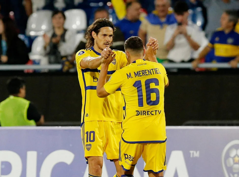 Con un golazo de Cavani, Boca se lo dio vuelta a Sportivo Trinidense y da pelea en la Copa Sudamericana