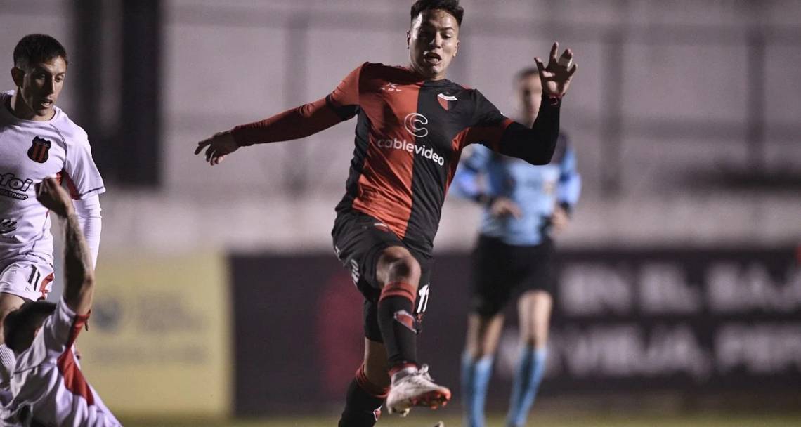 Colón tropezó ante Defensores de Belgrano y no pudo estirar la ventaja