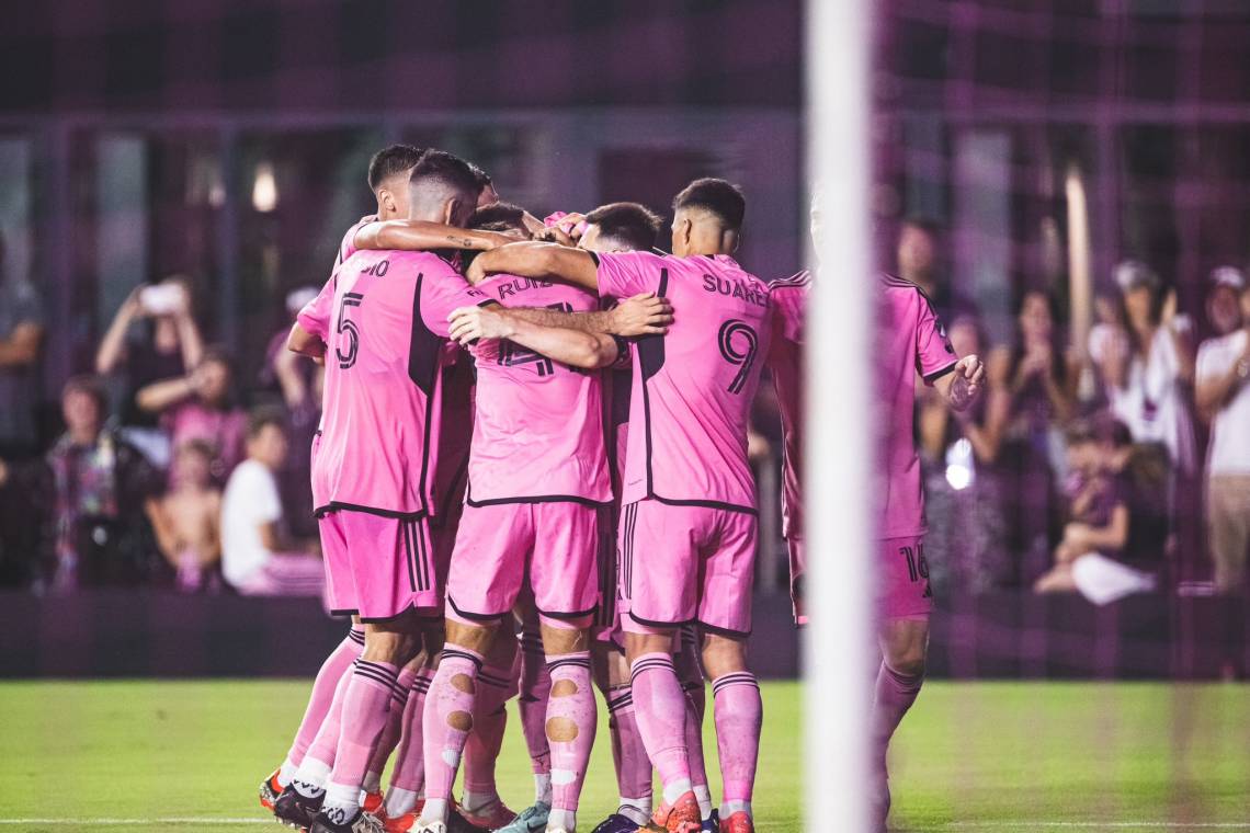 En el regreso de Messi, Inter Miami venció 1-0 a DC United sobre el final y mantiene su liderazgo 