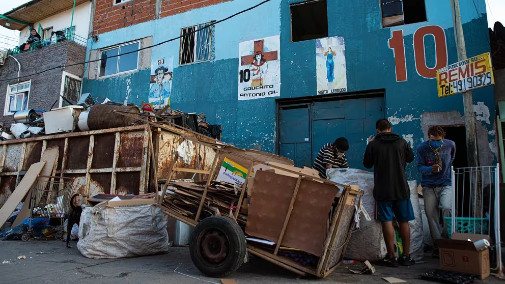 Según la UCA, la pobreza ascendió al 55,5% y afecta a casi 25 millones de argentinos