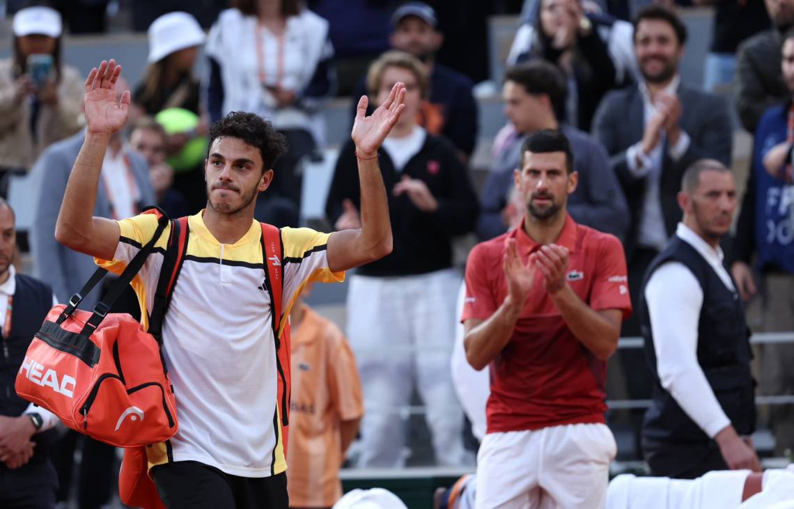 Francisco Cerúndolo protagonizó una batalla épica, pero no pudo con Djokovic y fue eliminado en Roland Garros