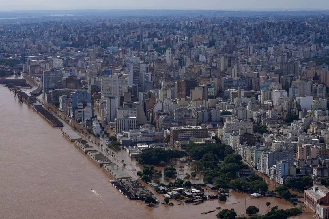 La ciudad de Porto Alegre, inundada tras las fuertes lluvias. (Crédito: AP / Andre Penner)
