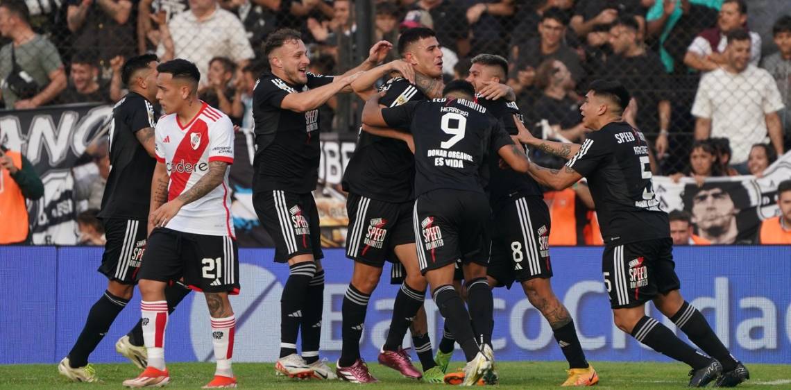 Deportivo Riestra consiguió un histórico triunfo ante River