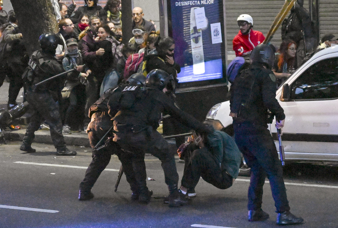 Presos por protestar: 16 personas siguen detenidas luego de brutal represión del 12 de junio