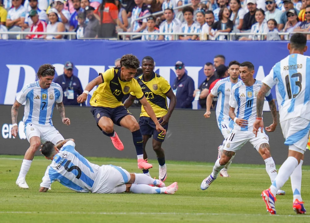 Con Messi en duda, la Selección juega con Ecuador por un lugar en semis