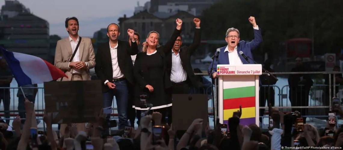 Jean-Luc Mélenchon y otros miembros de La Francia Insumisa celebran el triunfo. (Foto: AP Photo)