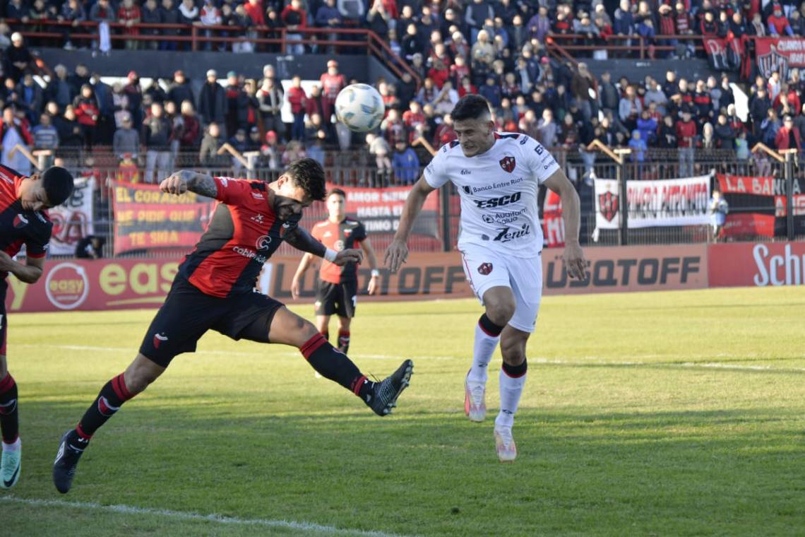 Colón perdió ante Patronato y profundizó su mal momento