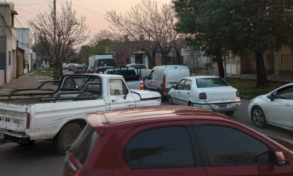 Por el corte en la autopista, “colapsó” el tránsito en el Acceso Norte y hubo largas filas de vehículos