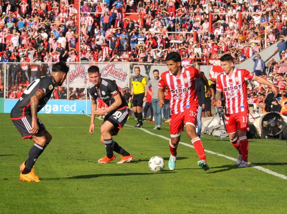 Unión empató con River en Santa Fe y quedó segundo a un punto de Huracán