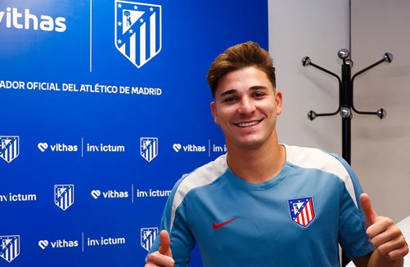 Oficial: Julián Álvarez es nuevo refuerzo del Atlético de Madrid