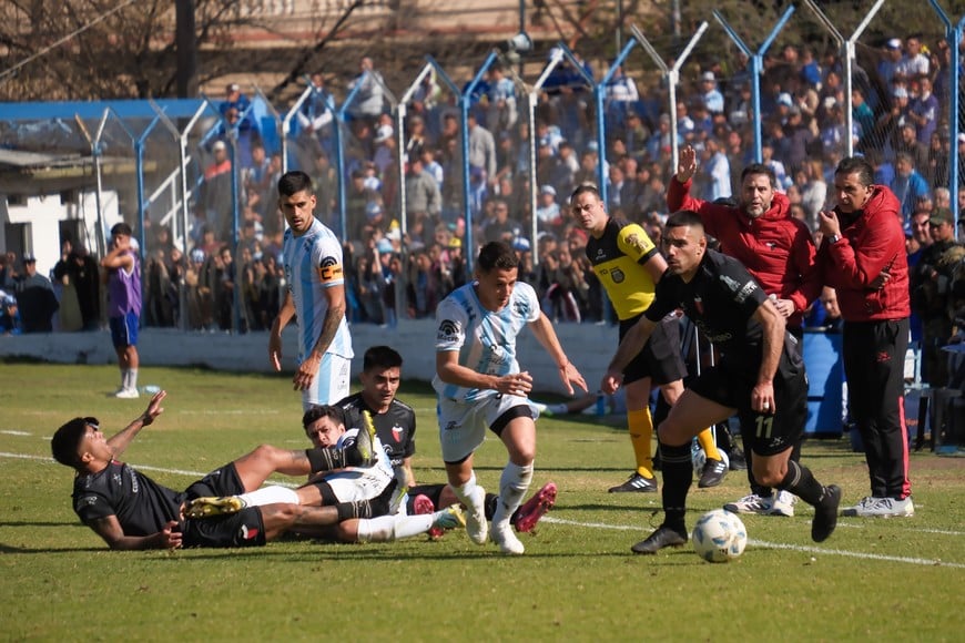 En el debut de De Paoli, Colón jugó su peor partido y perdió 1 a 0 en Salta