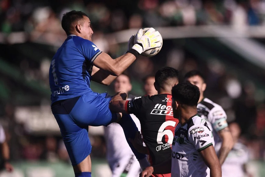 Colón volvió a perder como visitante y se alejó de la punta